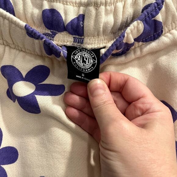 PacSun Size XS / S Purple Daisy Crop Top and Sweatpants *Minor Flaw* - Picture 8 of 10